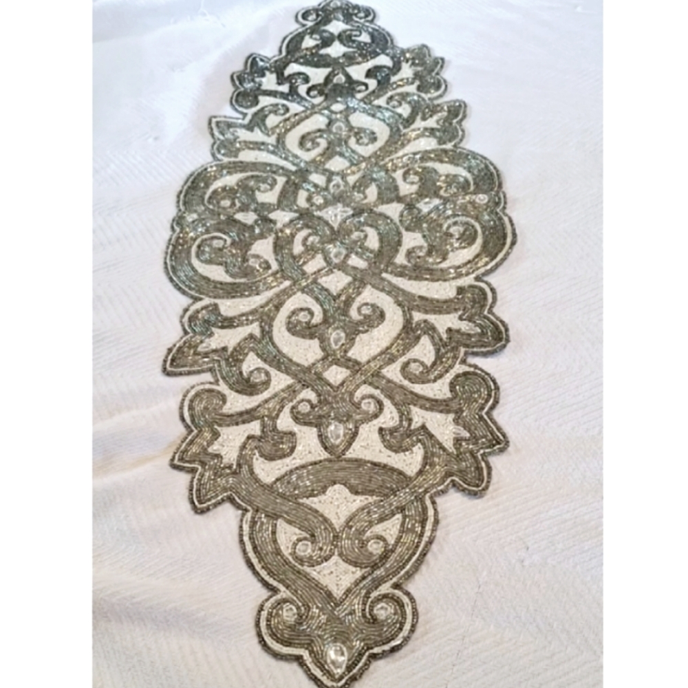 SEE VIDEO!Pier 1 imports NWT beaded table runner. Holidays table.